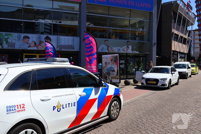 Twee voertuigen botsen op elkaar
