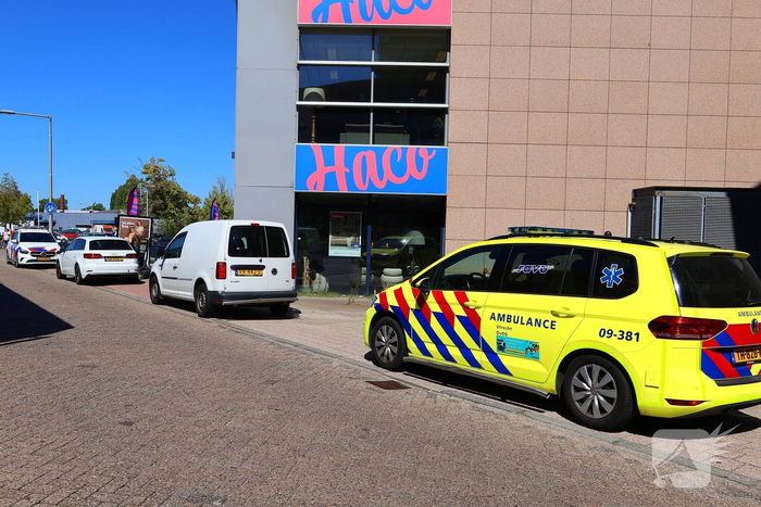 Twee voertuigen botsen op elkaar