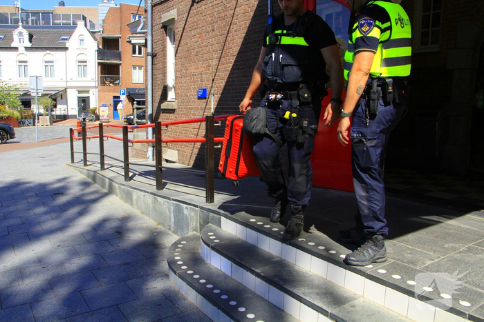 Politie sluit station af na vondst verdacht pakketje
