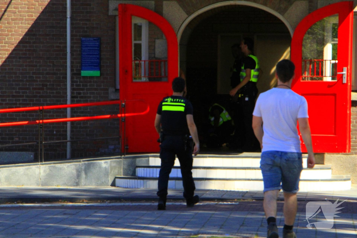 Politie sluit station af na vondst verdacht pakketje