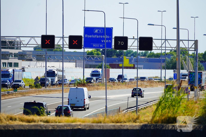 Bermbrand langs snelweg zorgt voor veel verkeershinder