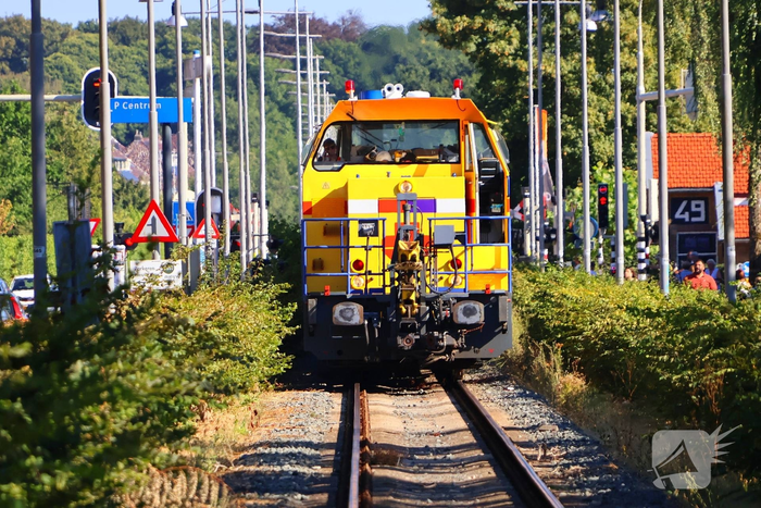 Voetgangers ondernemen gevaarlijke acties bij overweg