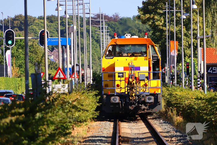 Voetgangers ondernemen gevaarlijke acties bij overweg