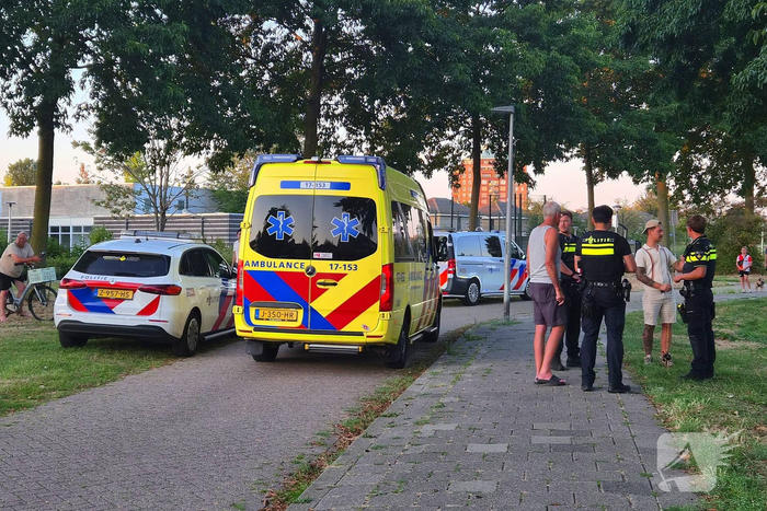 Jongedame komt in water terecht