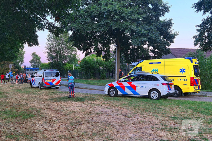 Jongedame komt in water terecht