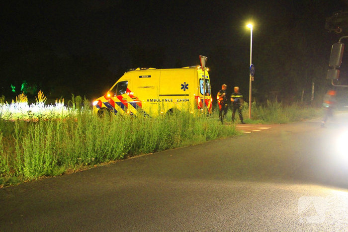 Bestuurder gewond bij aanrijding met boom