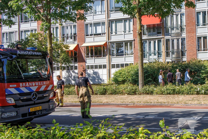 Brand onder flat zorgt voor snelle inzet brandweer