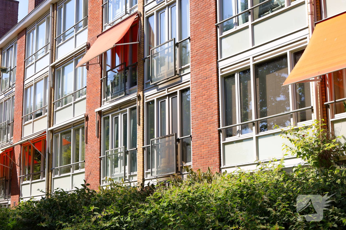 Brand onder flat zorgt voor snelle inzet brandweer