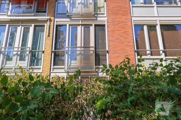 Brand onder flat zorgt voor snelle inzet brandweer