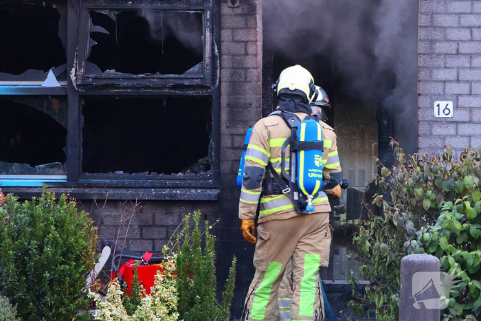 Hevige brand verwoest woning