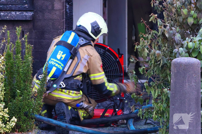Hevige brand verwoest woning