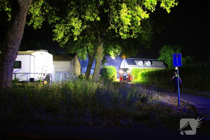 Grote brand in bijgebouw vraagt om snelle brandweeractie