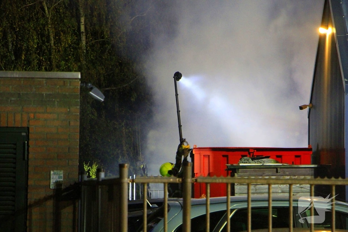 Grote brand in bijgebouw vraagt om snelle brandweeractie