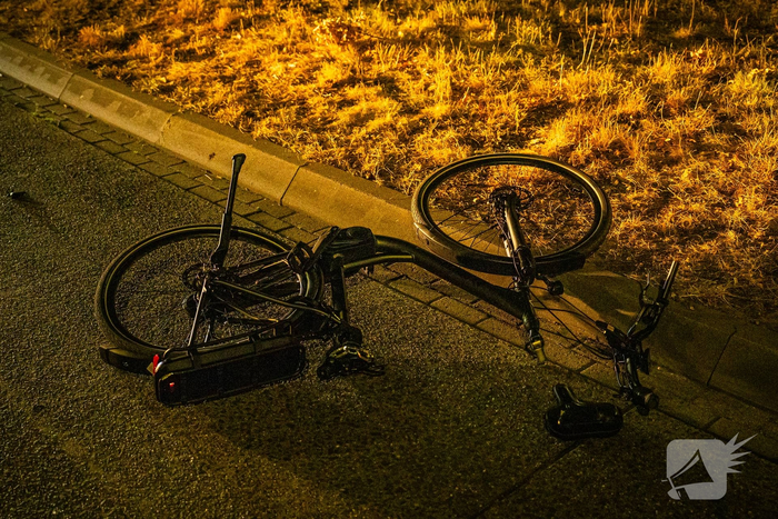 Fietser zwaargewond bij aanrijding met auto MMT opgeroepen