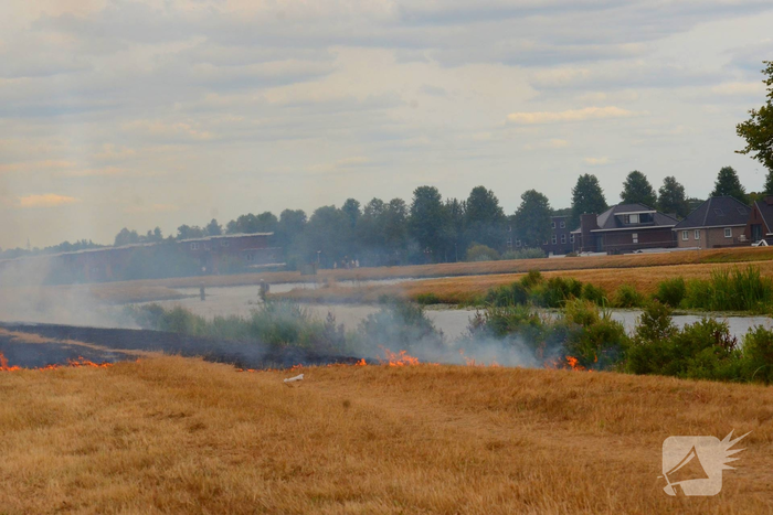Flink stuk berm in brand