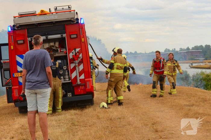 Flink stuk berm in brand