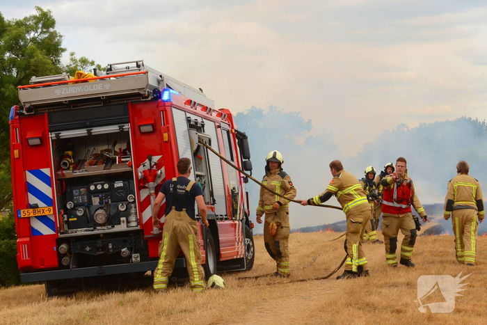 Flink stuk berm in brand