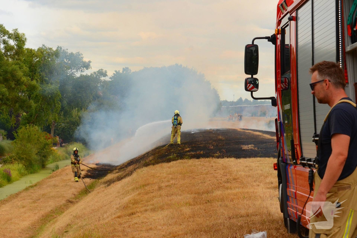 Flink stuk berm in brand
