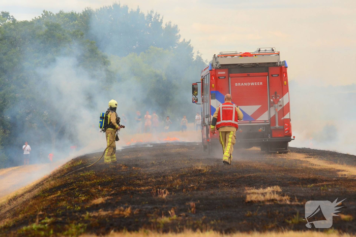 Flink stuk berm in brand