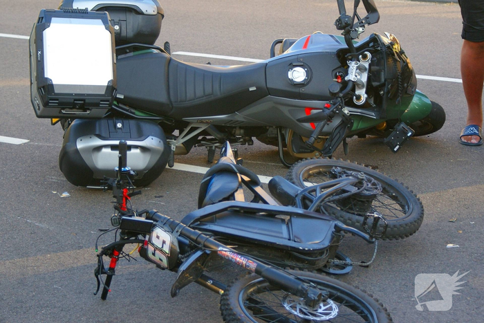 Fatbiker in botsing met motorrijder