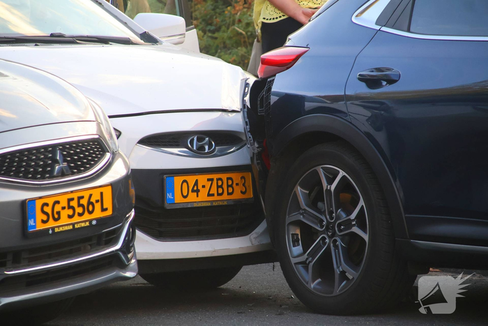 Politie ingezet bij ongeval met drie voertuigen