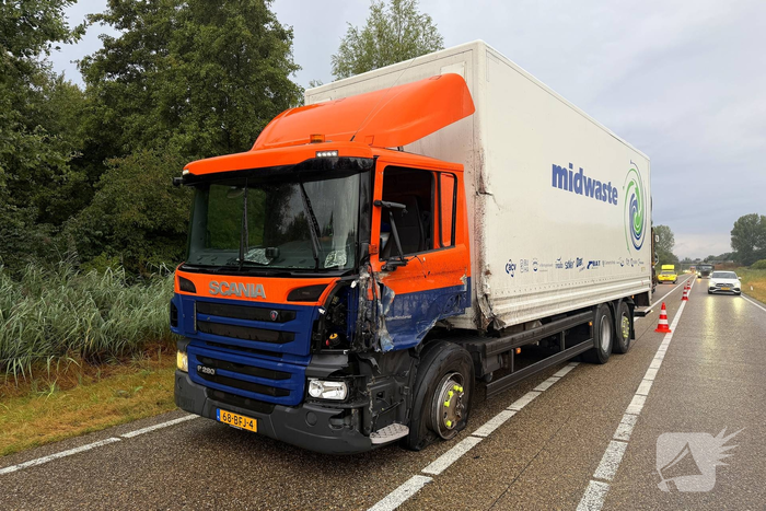 Brandweer bevrijdt chauffeur uit cabine