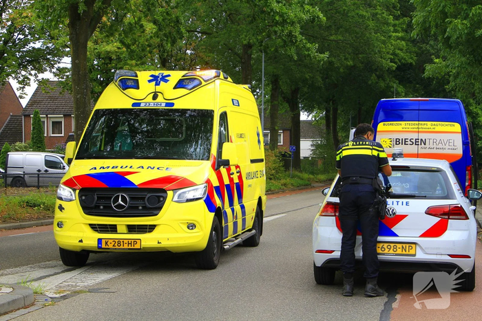 Fatbike botst op stilstaande bus