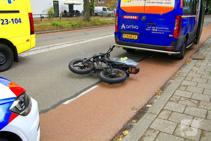 Fatbike botst op stilstaande bus