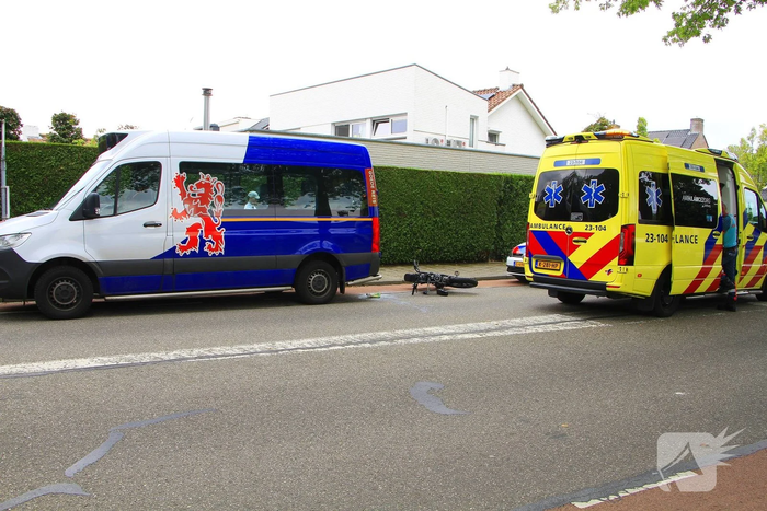 Fatbike botst op stilstaande bus