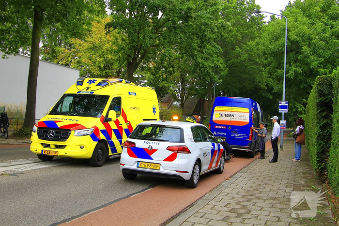 Fatbike botst op stilstaande bus