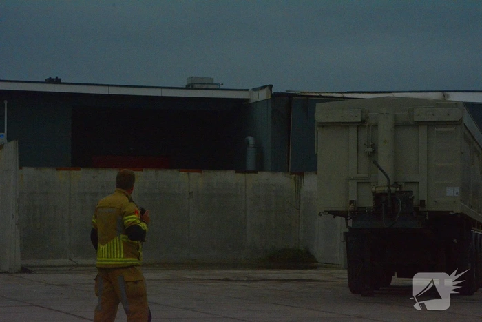 Grote brand bij bedrijf zorgt voor ontruiming