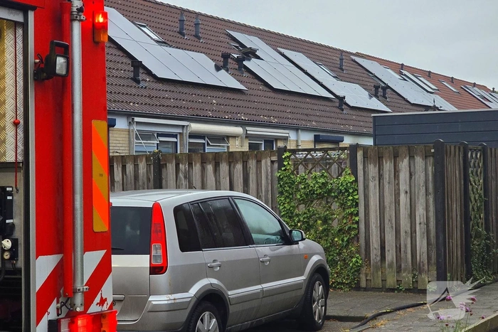 Brandweer redt hond uit brandende woning