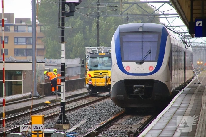 Afgebroken pantograaf zorgt voor defecte bovenleiding en uitval van treinverkeer