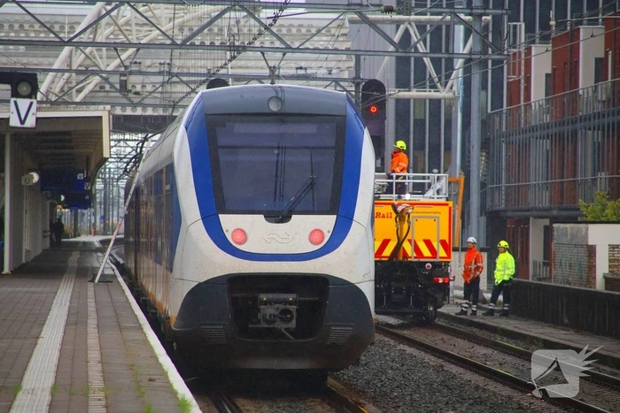 Afgebroken pantograaf zorgt voor defecte bovenleiding en uitval van treinverkeer