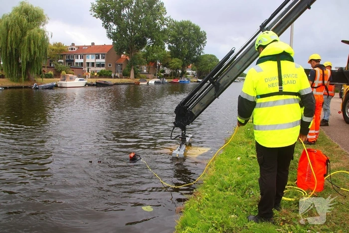 Opnieuw voertuig te water door vergeten handrem