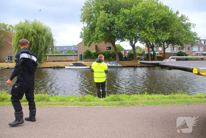 Opnieuw voertuig te water door vergeten handrem