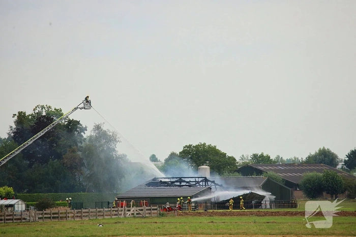 Brand in loods snel onder controle