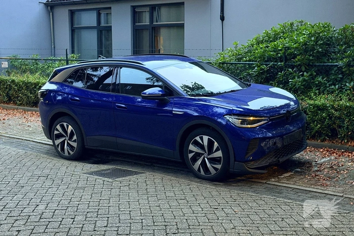 Auto's botsen op kruising, één gewonde
