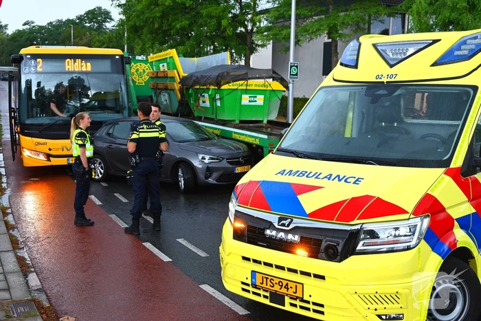Vrachtwagen, bus en auto betrokken bij ongeval