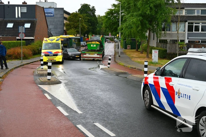 Vrachtwagen, bus en auto betrokken bij ongeval
