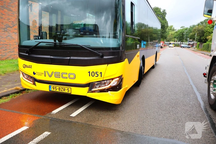 Vrachtwagen, bus en auto betrokken bij ongeval