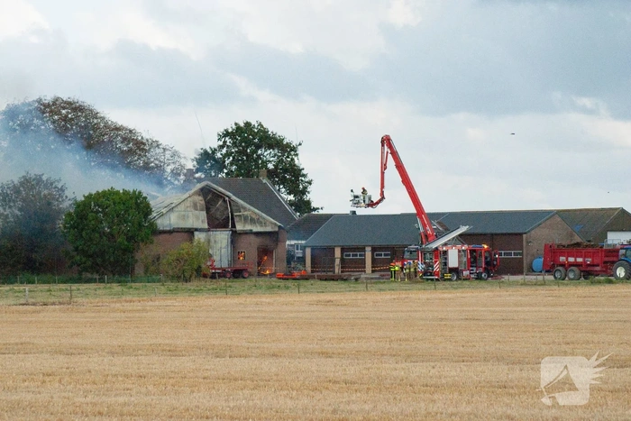 Stieren overleden door grote uitslaande brand in stal