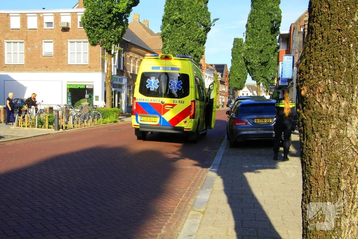 Fietsster valt en raakt gewond na flauwvallen