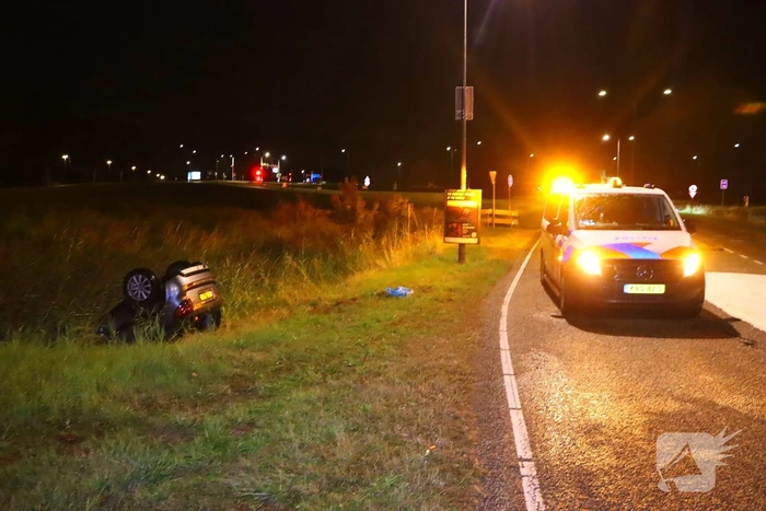 Auto slaat over de kop na ongeval