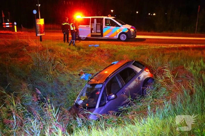 Auto slaat over de kop na ongeval