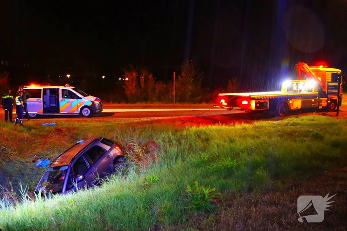 Auto slaat over de kop na ongeval