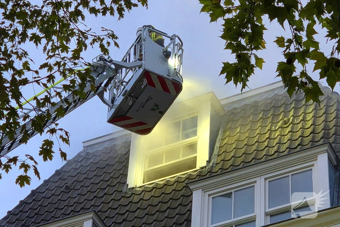 Dakbrand zorgt voor brandweeractie