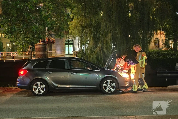 Hulpdiensten snel in actie bij autobrand