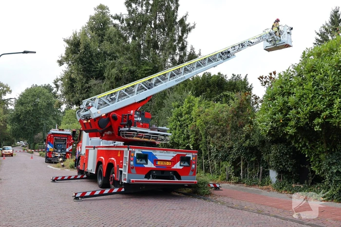 Brand in schoorsteen van woning