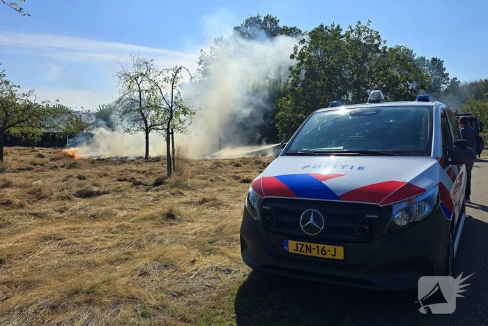Brand in gemaaid veld veroorzaakt inzet brandweer